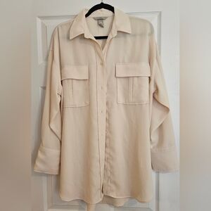 H&M Oversized  Woman's Long Sleeve Top. Size M. Fits Larger. Great Condition.